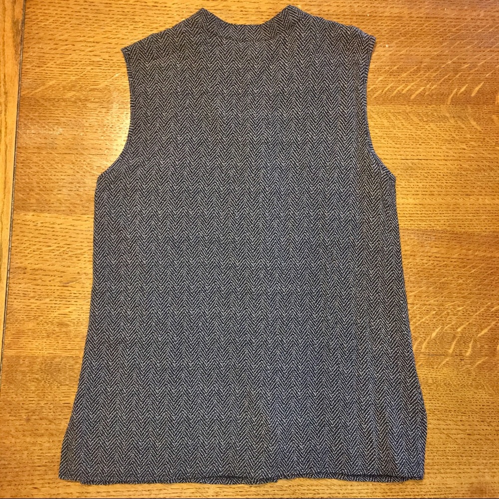 CHICO’S DESIGN Sleeveless Button Up Top - Picture 5 of 7